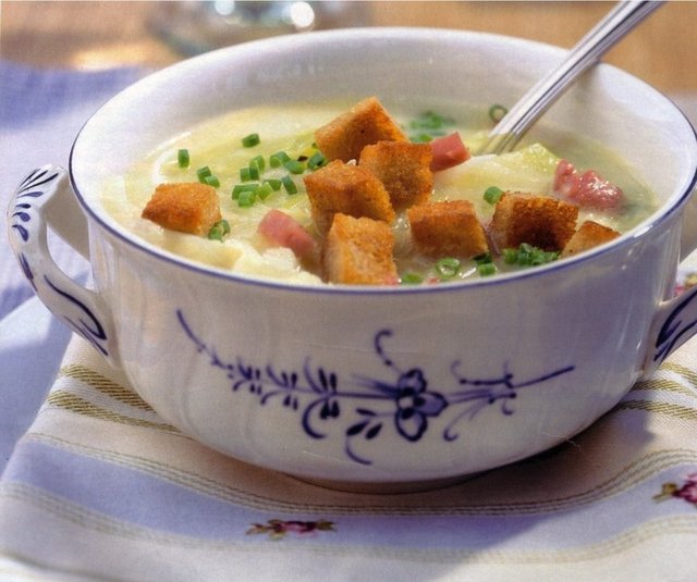 Bunun için gereken malzemeler: Beyaz lahana, kırmızı pancar ve sapı, kereviz, ıspanak, sarımsak, soğan.