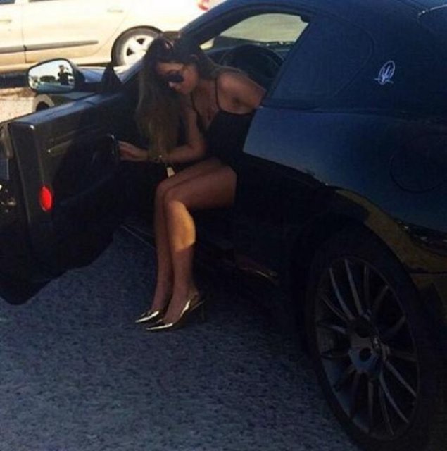 Yaptıkları aşırı harcamaları, yüksek tutarlı alışverişlerini ve lüks yaşam tarzlarını fotoğraflayıp Instagram'da paylaşan gençler Rich Kids of Instagram yani Instagram'ın Zengin Çocukları (#rkoi) hashtag'ini kullanarak da birbirlerini buluyor.