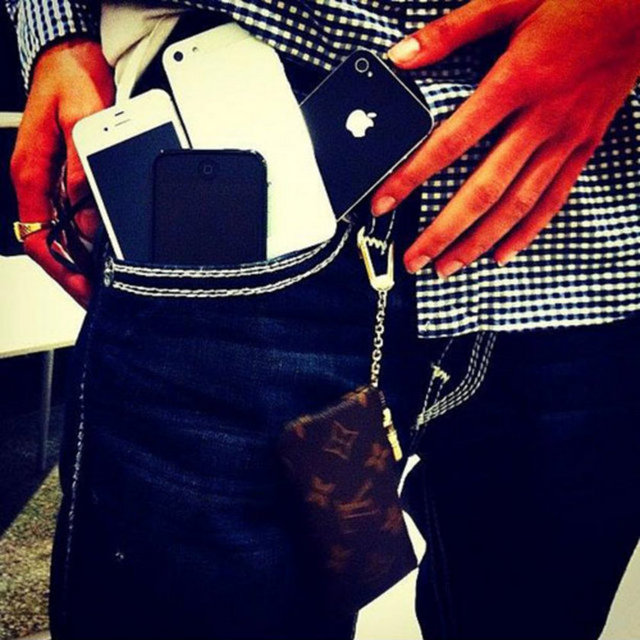 IPhone meraklısı bu çocuk...