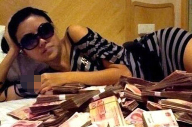 Çin'in zengin çocuklarının uyuşturucu partileri gibi toplum tarafından olumsuz karşılanan olaylarda takındıkları tutumu da sosyal medya üzerinden paylaşmaları genel anlamda sorun oluşturmaya devam ediyor.