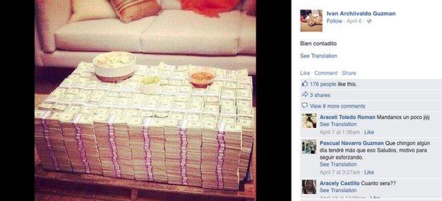 Sehpa yerine paraları kullanmak daha kolay gelmiş sanki.