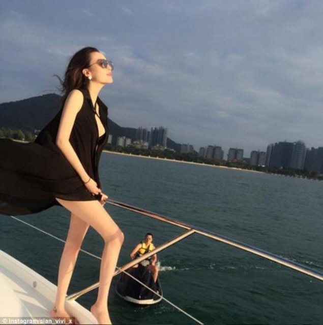 Süper araçlara biniyorlar, tek bir gecelik eğlence için milyonlar harcıyorlar. Onlar Pekin'in zengin çocukları...