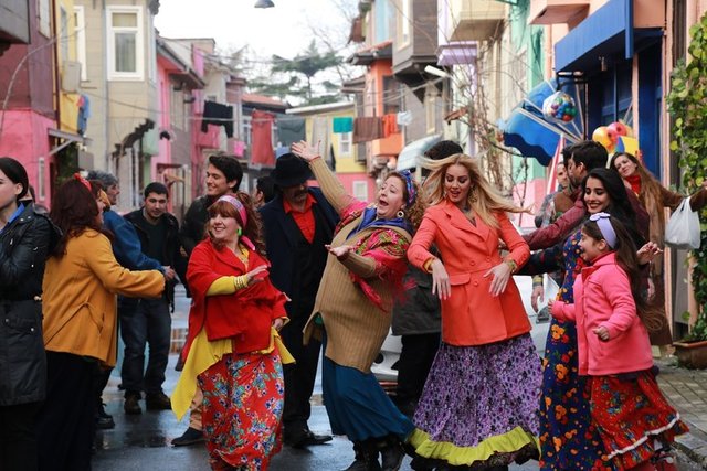 Roman Havası tüm heyecanıyla esmeye devam ediyor! 