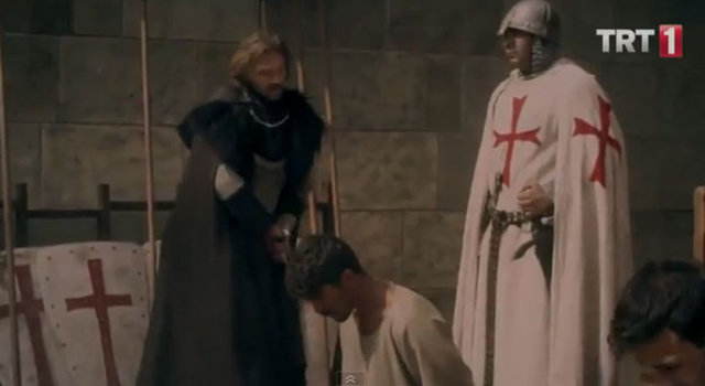 "Ailece televizyon seyrederken kılıçla kafaların kesilme sahnelerini gösterdiler. Sahneler buzlanmadı. Çocuklarımızın psikolojisini etkilediği için gerekenin yapılmasını talep ediyoruz."