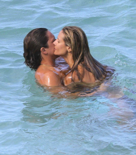 Dünyaca ünlü model Heidi Klum, sevgilisi Vito Schnabel ile birlikte Colombier Beach'te görüntülendi.