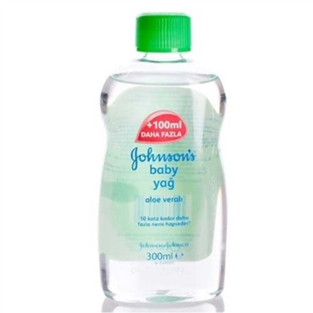 Johnson's Baby Oil. Hepimiz aşina olduğumuzdan, ürün hakkında uzun uzun bilgi vermeyeceğim. Kuru ciltler için harika bir nemlendirici olduğunu hatırlatacağım sadece. Özellikle Aloe Veralı olanı denemelisiniz. 17 TL.
