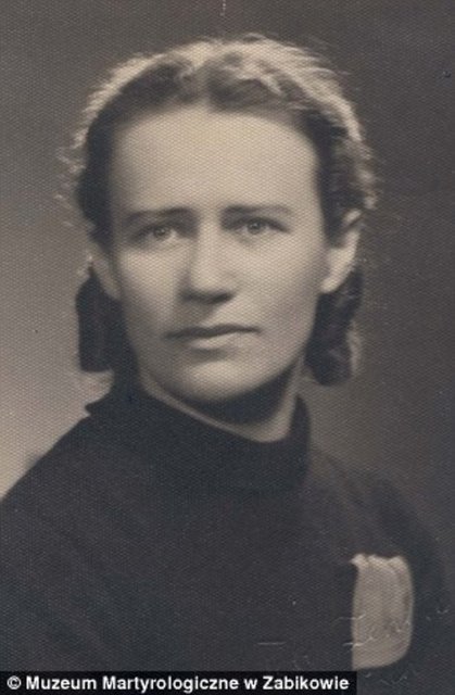 Halina Wojtasik, Poznan Toplama Kampı'nda işkence gördükten sonra Berlin'in kuzeyinde bulunan Ravensbruk Toplama Kampı'na nakledildi ve orada öldürüldü.