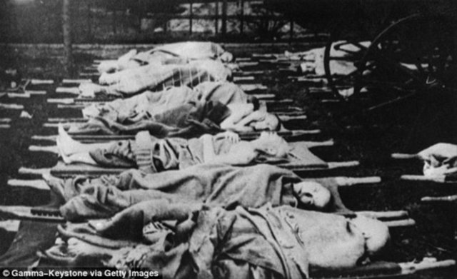 Ravensbruck kampının ilk ziyaretçileri Nazilere muhalefet eden Alman kadınlardı.