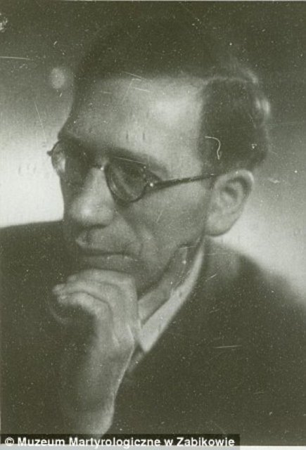 Eski bir direniş savaşçısı olan Adam Plucinski ise Alman gizli servisi Gestapo tarafından uzun süre işkence gördükten sonra ortadan kaybolmuştur.