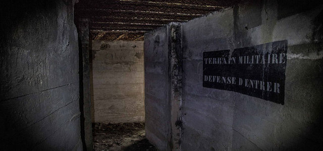 Ormanın konumu, ormanda eğitim gören düzenli birlik nedeniyle gizli tutuluyor. İkinci Dünya Savaşı ve o döneme ait özel ilgi duyan Askat, sonunda bu özel alanın konumuna ulaştı ve fotoğraf çekebilmek için Fransa'nın yıllık avlanma sezonunda özel izin aldı.