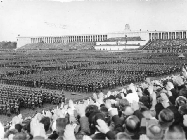 1937 mitingi 'İşçi Mitingi' olarak adlandırılmıştı. Bunun sebebi ise Almanya'daki işsizlik oranının düşmesiydi. Nazilerin iktidara gelmesinden önce 6 milyon olan işsizlik 1937'de altın çağını yaşıyordu ve 1 milyona düşmüştü.