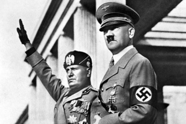 Hitler ve Mussolini bir arada