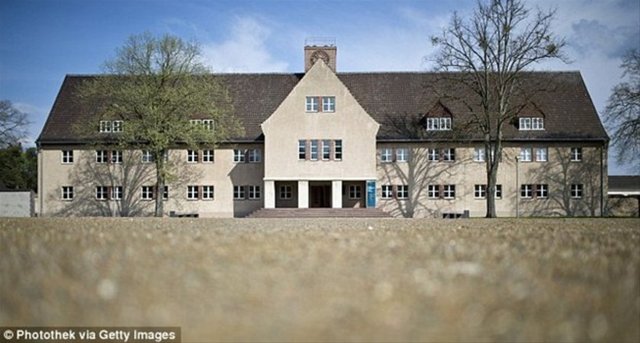 30 Nisan 1945'te Ravensbruck kampı Rus askerleri tarafından kurtarıldı. SS subayları kaçmıştı, ancak kampa gelen Rus askerleri kadınlara tecavüz etmeye başladı.