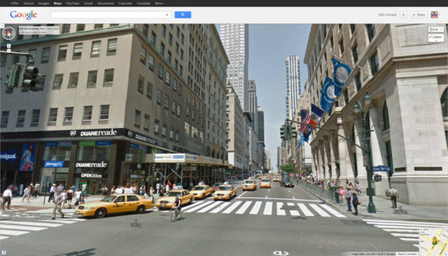 Bu özelliği sebebiyle şehir sakinleri tarafından çok da hoş karşılanmayan Street View'da birçok enteresan görüntü bulunuyor.