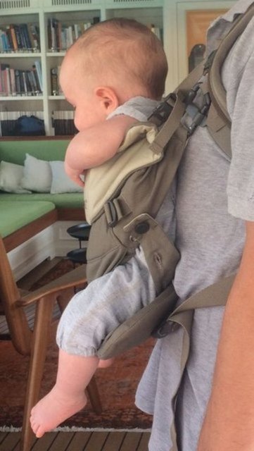 Nil Karaibrahimgil ve Serdar Erener çiftinin oğulları Arif Aziz, Bebek sahilinde ilk kez net bir şekilde objektiflere yansıdı.