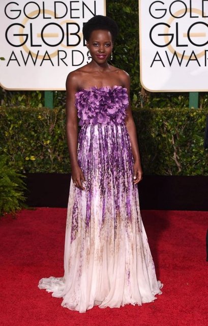 Lupita Nyong'o son dönemin en şık isimleri arasında gösteriliyor. Ve kırmızı halı için seçtiği Giambattista Valli elbisesi bunu doğrular gibiydi.