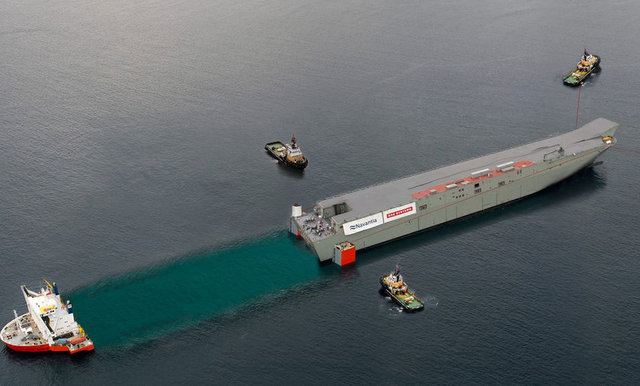 - Hollandalı Dockwise denizcilik şirketine ait olan "Blue Marlin" gemisi, daha önce gördüğünüz hiçbir deniz taşıtına benzemiyor.