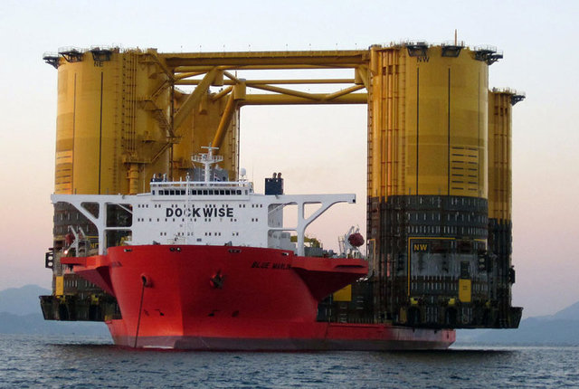 Zira Blue Marlin, savaş gemilerini, petrol platformlarını, devasa tankerleri taşıması için üretildi.