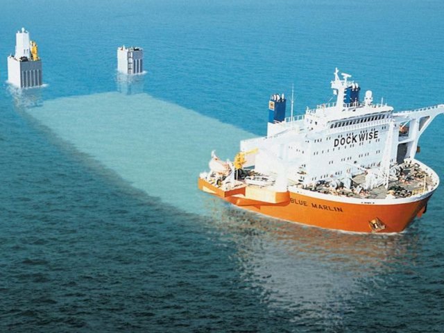 - Blue Marlin'in bu kadar devasa yükleri taşıyabilmesi boyu kadar, "yarı batabilir" olmasından da kaynaklanıyor.
