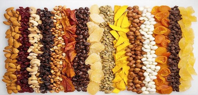 Kuru meyveleri ceviz, badem, fındıkla beraber tüketilebilirsiniz.