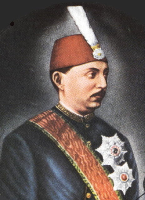 33-V.Murat Hân: Yeni Camii arkasındaki Turhan Valide Sultan Türbesi'nde.