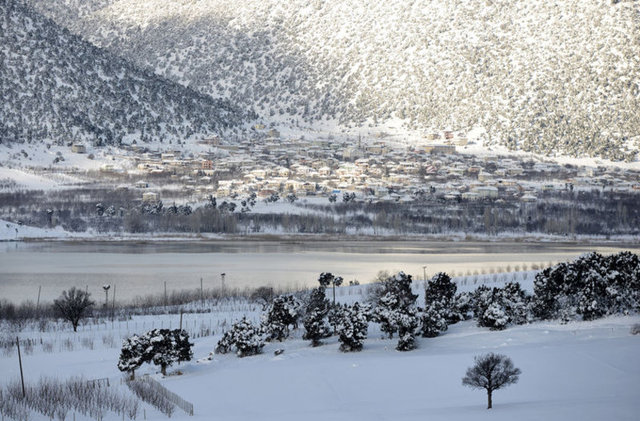 Balıkçılık ve hayvancılıkla uğraşan ada halkı, adanın milli park arazisi olması nedeniyle küçükbaş hayvan besleyemiyor. Ada genelde dağlık olduğundan tarım için de elverişli arazi bulunmuyor.