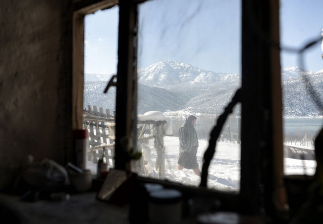 Havanın elverişli olduğu zamanlarda hem adanın geçim kaynağı olan balıkçılığın yapılabilmesi için hem de okul, hastane, alışveriş gibi temel ihtiyaçları karşılamak adına bu kayıkları kullanıyorlar.
