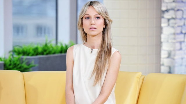 Partinin onu sırf güzelliğinden ötürü biraz daha oy almak için kullandığı iddia ediliyor.