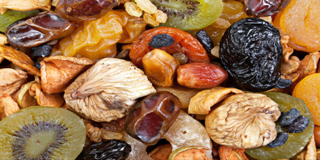 Ara öğünlerde; kuru meyvelerden kayısı, dut ve kuru üzüm, günlük demir alımına katkıda bulunur.