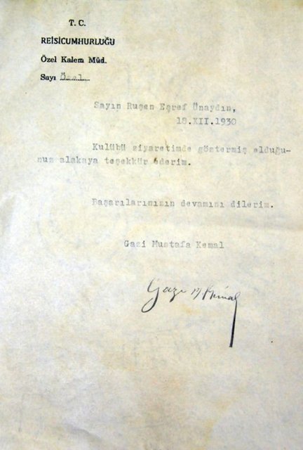 Yüksel, "Özel" ibaresiyle filigranlı bir kağıda yazılan teşekkürde, şu ifadelerin yer aldığını belirtti: "Galatasaray Lisesi'ne ziyaretime göstermiş olduğunuz ilgi, alakaya teşekkür ederim. Yaverimle iki adet fotoğrafımı imzalayıp size gönderiyorum..."