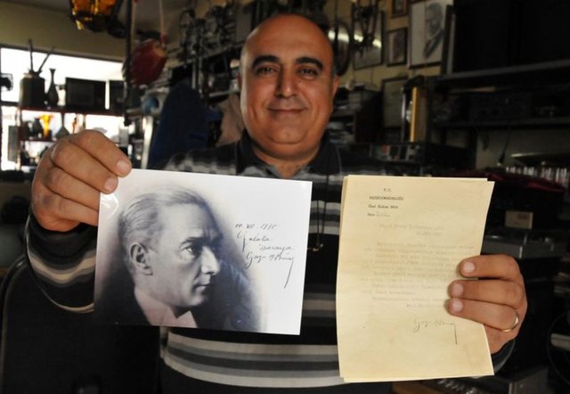 Yüksel, Büyük Önder Atatürk'ün 2 Aralık 1930'da, Galatasaray Lisesi'ne yaptığı ziyaretinin ardından kulübe iki adet fotoğrafını imzalayarak gönderdiğini söyledi.