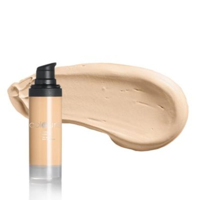 Fondötenin ten renginize uygun seçilmesi ve kendi ten renginiz üzerinde yamalı bir görüntü vermemesi gerekiyor. Ayrıca cilt tipiniz de, bu seçimde etkili rol oynuyor.