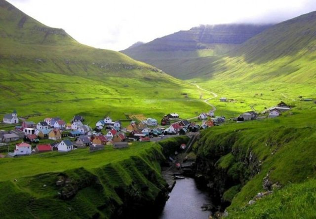 Karasal Alan km² Faroe Adaları (Danimarka) 1.393
