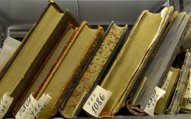 Isı ve nem oranları sürekli otomasyon sistemiyle kontrol ediliyor. Isı olarak 18-21 derece, nem olarak da yüzde 45-55. Bugün dünya arşivciliğinin, gelişmiş ülkelerin kabul ettiği değerler burada korunuyor.