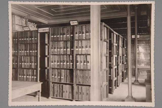 Binanın içindeki havanın ısı ve neminin tamamen teknolojik alt apıyla kontrol altında tutulduğunu vurgulayan Ünal, depoların ve çalışma mekanlarının sıcaklık ile nem oranlarının aralıksız takip edildiğini belirtti.