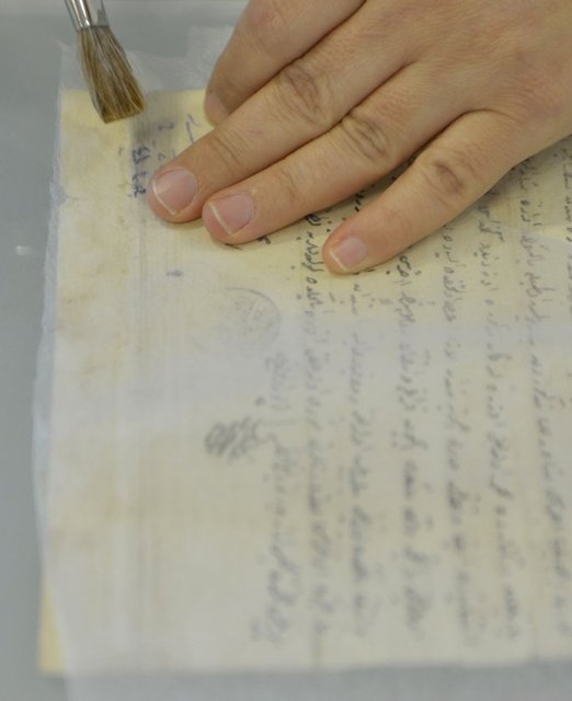 O yıllara kadar hangi ortamlarda, ne koşulda saklandığının fotoğraflarda da gözler önüne serildiğini belirtti.