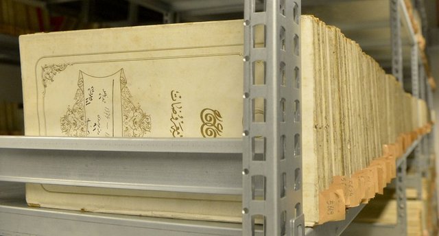 Evraka gelince, evrak üzerindeki rutubetlenme yeni değil Osmanlı evrakı 80'lerden önce ve 80'lerde bir çok farklı mekanda bulundu.