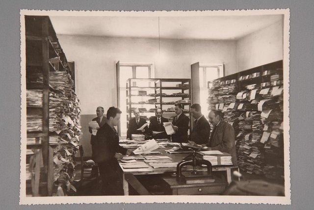 Sultanahmet'te 250 metrekarelik bir bodrumda olan restorasyon ünitesinin şu anda bin metrekareden daha büyük bir alanda bulunduğunu söyleyen Ünal, personel sayısını da 3 kat arttırdıklarını bildirdi.