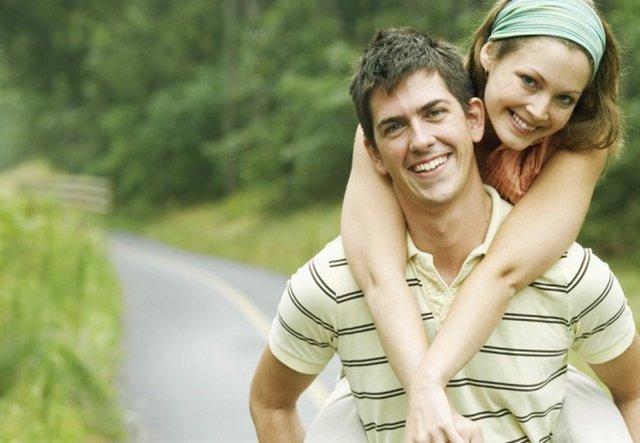 22. Bana benimle birlikte olmak istemenin (beni sevmenin) 5 sebebini sayar mısın?