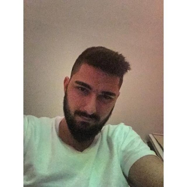 İlk olarak kaşlarını aldıran İdo, şimdi de kıyafet tarzını baştan sona değiştirdi.  -