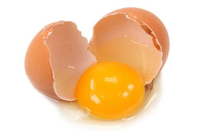 Yumurtanın sarısını ayırmak için...  - Yumurtanın sarısını beyazından ayırmak zor olabilir. Kolay yolu ise; yumurtayı orta boy bir huninin içine kırmanızdır. Yumurtanın beyazı huninin azından akıp altına tutacağınız kabın içine düşer.