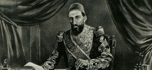 Sultan II. Abdülhamid Han Millet birbirini kırıp geçireceğine bırakın beni öldürsün. İcabı halinde donanmayı kaybetmemek için canımı vermeye hazırım.