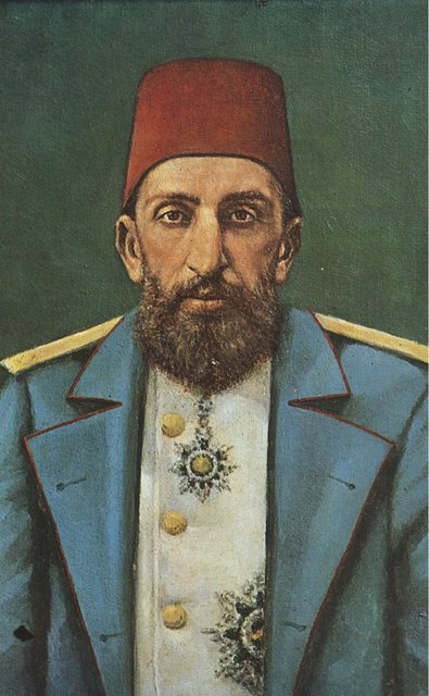 II. ABDÜLHAMİD - Marangozluk konusunda yeteneği olan II. Abdülhamid, bu konuda çok ciddi bir tasarımcıdır. İnce tarzı ve tasarımlarıyla Amerika'da açılan sergide marangozluk ve doğramacılık alanında birincilik almıştır.  -  