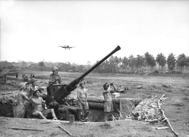 Karşılarında ise Almanya, Japonya, İtalya, Bulgaristan, Romanya ve Macaristan'dan oluşan bir blok yer alıyordu.