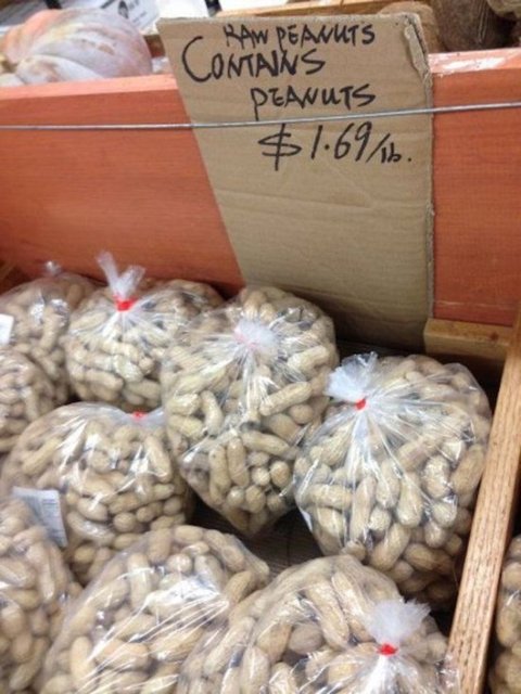 Çiğ fıstıklar. Fıstık içerir