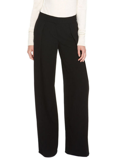 Bol pantolon. Dökümlü, bol kesimli ve genellikle yüksek bel pantolonlar, bu sene dolabınızda yer açmanız gereken parçalardan biri olacak. Küçük bir dip not; bu parçalar özellikle gece için tercih edilecek.