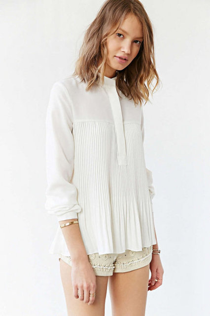 Boho tunik. Bohem tunikler yaz aylarında hareket ve kombin kolaylığı sağlayacak 2015 trendlerinden biri olacak. 70'ler esintili parçaları maxi etek ve sandallarınızla tamamlayabilirsiniz.