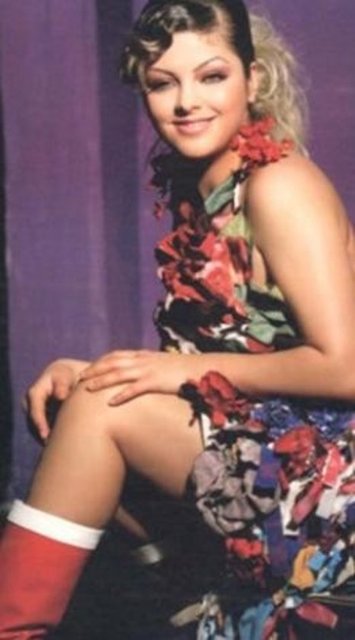 Yarışmayı Sinem Umaş kazandı. Ama evden gelinlikle değil hatırı sayılır bir altın ve parayla ayrıldı.