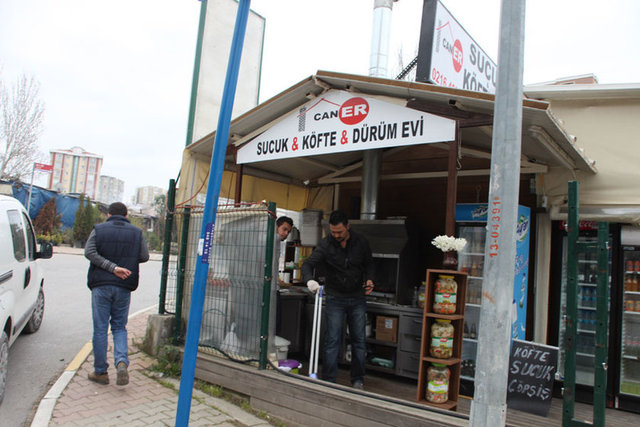 Bir dönem "Benimle Evlenir Misin?" yarışmasıyla şöhreti yakaladı şimdi ise köftecilik yapıyor.