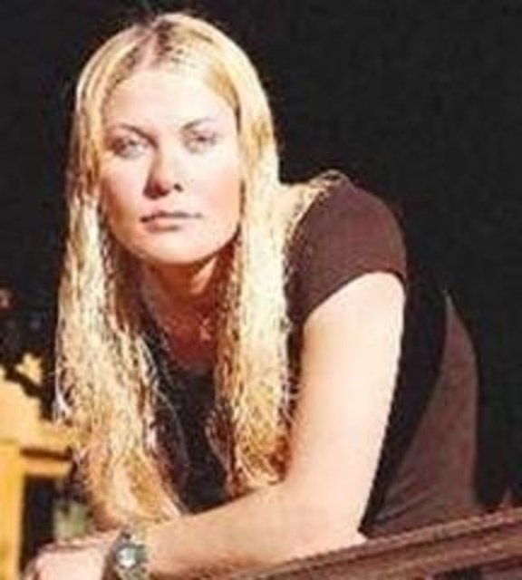 Evlenme programlarının bir başka versiyonu olan Bir Prens Aranıyor da katılanlara pek de uğurlu gelmedi. Yarışmanın en çok dikkat çeken isimlerinden biri olan Kader, rakibine kemerle saldırdığı için diskalifiye edilmişti.